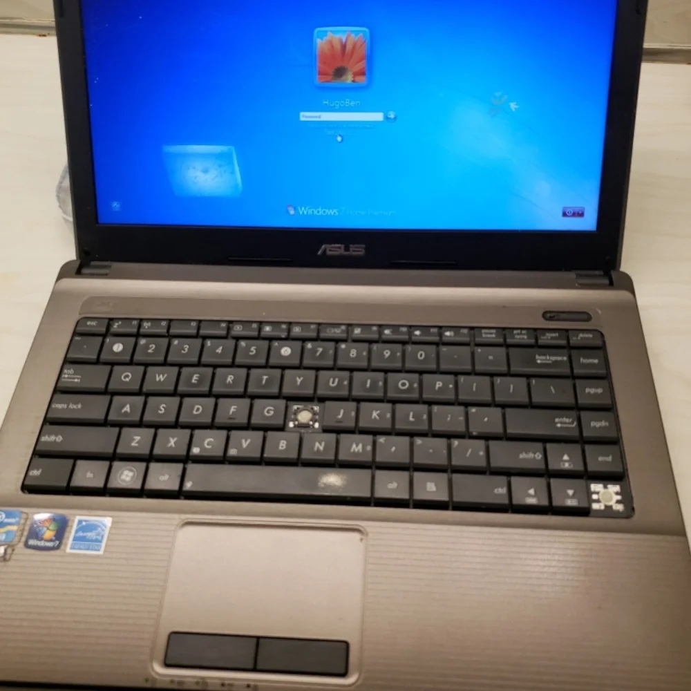 ASUS Silver Laptop with Black Keyboard WORKING